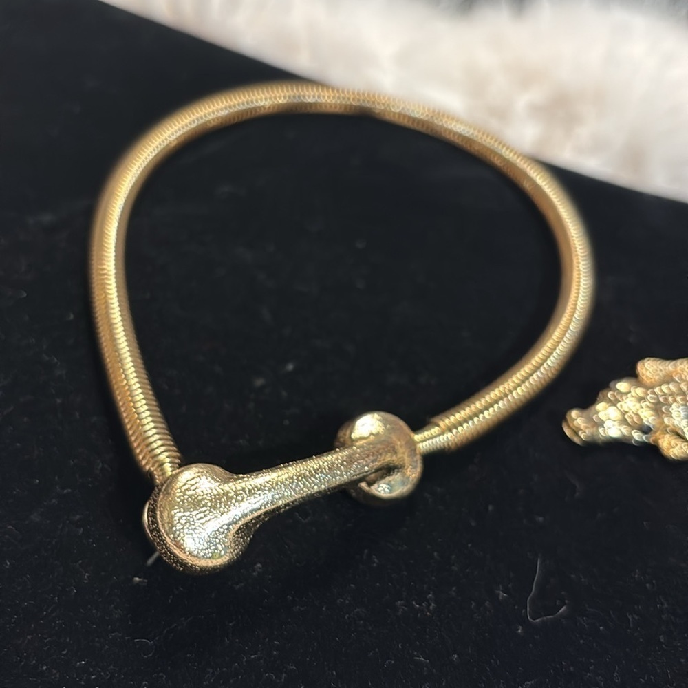 Gold Crocodile and telephone earrings - Picture 3 of 4